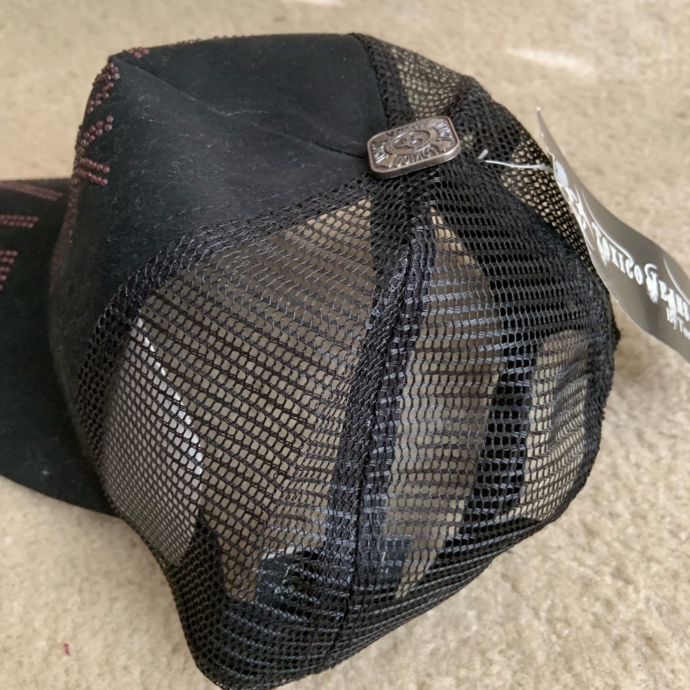 Black VIP cap - Picture 2 of 2